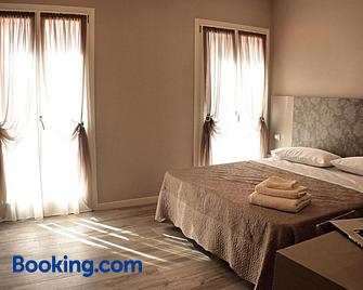 Lanterna Room&Breakfast - Carpi - Camera da letto