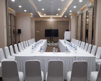 Cordova Suites - Semarang - Meetingraum