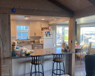 Family Beach Cabin on Sunlight Beach Useless Bay, Whidbey Island - Clinton - Cocina