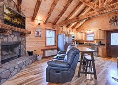 Cowboy Trail - Lovely Cabin for 2 in Hocking Hills - לוגן - סלון