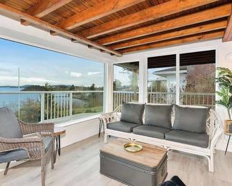 The Beach House Suite - Chemainus