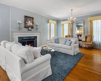 Beland Mansion-Blushing Rose suite - Fort Smith - Living room