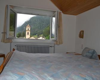 Hotel Posta - Poschiavo - Slaapkamer