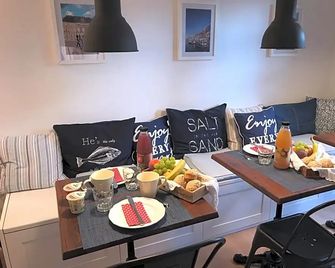 Trouville Bed & Breakfast - Hornbaek - Essbereich