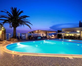 Le Saline Luxury Guest House - Centola - Zwembad