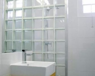 Alcatraz Hotel Am Japanischen Garten - Kaiserslautern - Bathroom