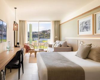 أتزافارا هوتل آند سبا - سانتا سوسانا - غرفة نوم