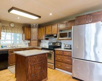 Cottage on water at oak Bay Gulf Club - Port Severn - Cuisine