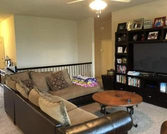 Ranch style Home Located in West Omaha - Elkhorn - Living room