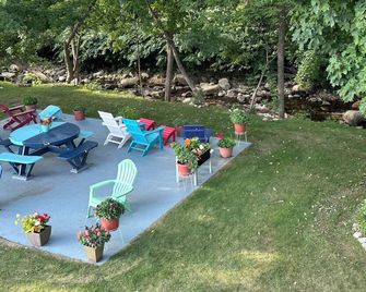Cozy Corner Motel - Williamstown - Innenhof