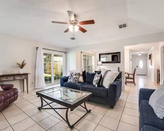 Bermuda Drive Abode - Fleming Island - Living room