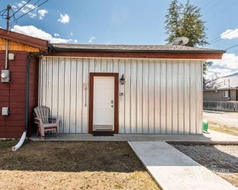 Paddlers Inn - Canoe Shop | Rustic | Quaint | Cozy - Canal Flats - Building