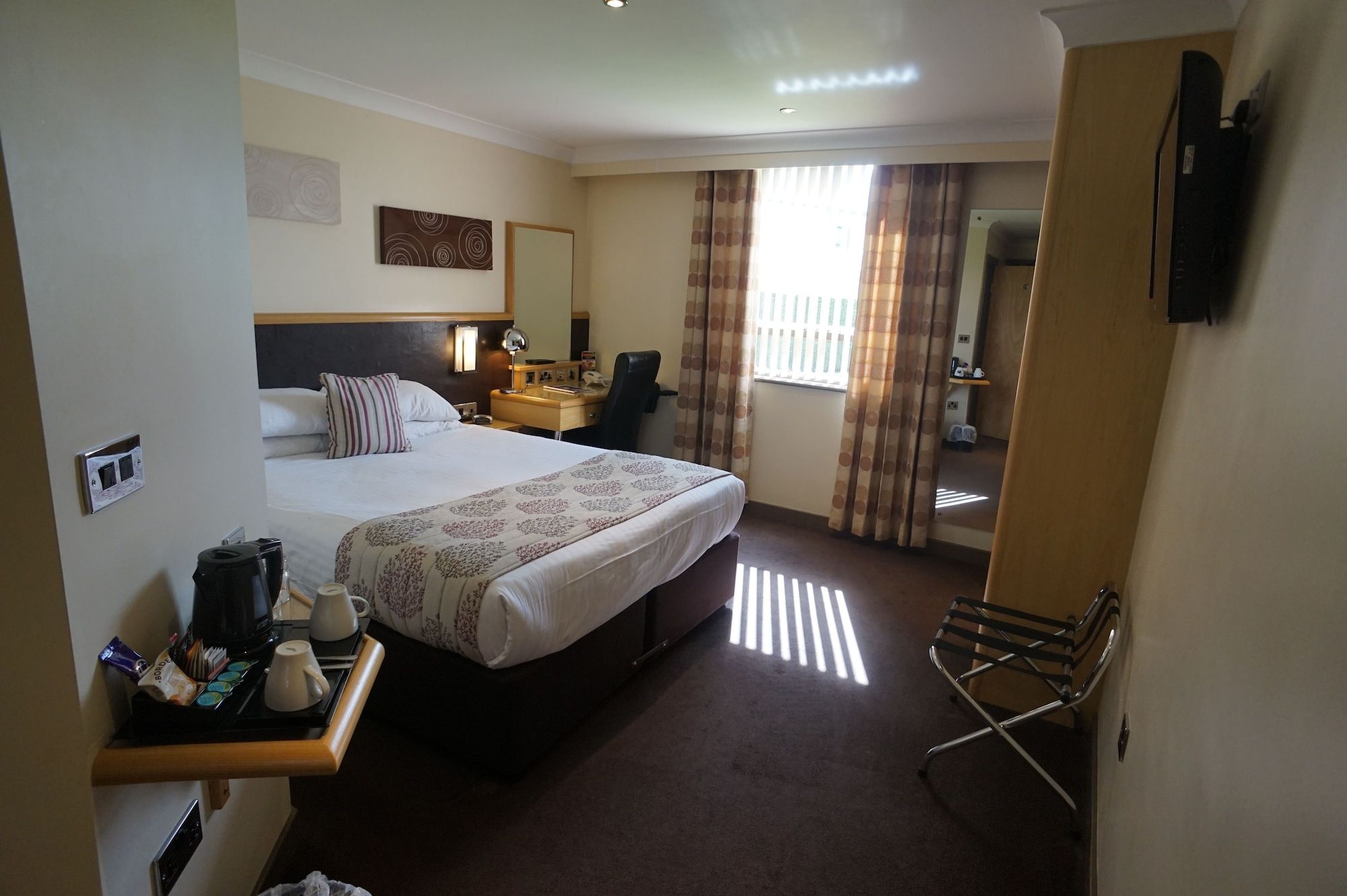 Damons Hotel
