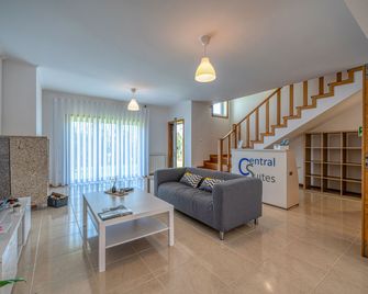 Central Suites Arouca - Arouca - Sala de estar
