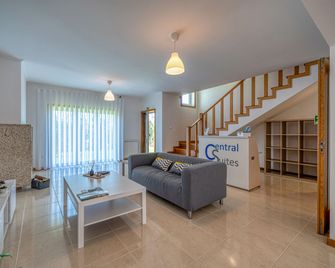 Central Suites Arouca - Arouca - Wohnzimmer