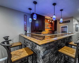 Ark/Creation Museum/Cincygetaway - Florence - Bar