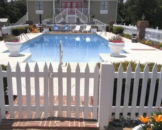 Camper near pool at Pebble Hill RV Resort - Waycross - Pool