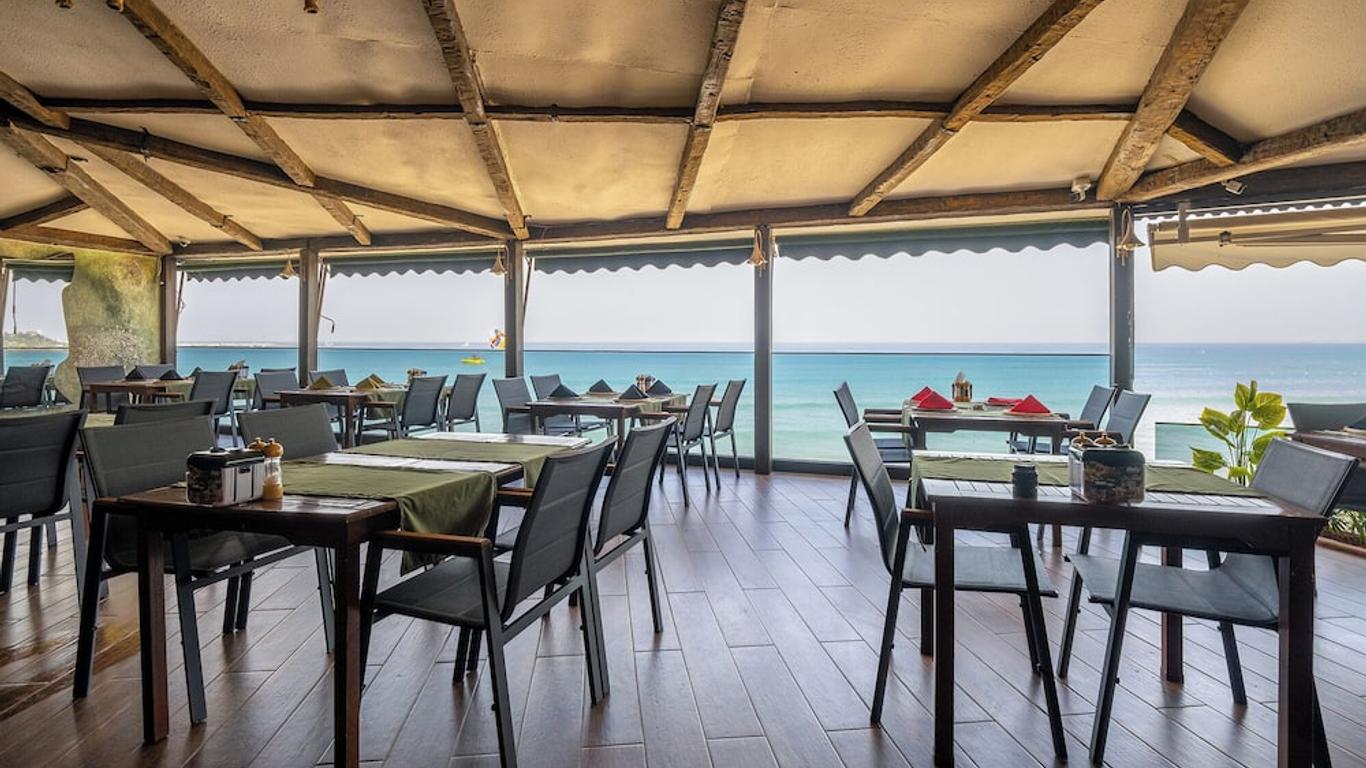Tropic Beach Club & Resort - Side