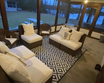 LilyPad Lodge located on Little St Germain Lake - Saint Germain - Living room