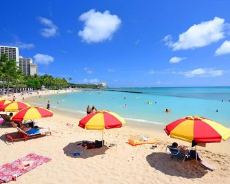 Bright Corner Condo W/Ac, W/D, Dw, Parking, Wi-Fi! Sleeps 4. 30-Night Min - Honolulu - Beach