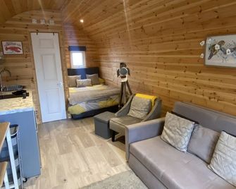 Willow Nook, near Saundersfoot and Tenby - Saundersfoot - Living room