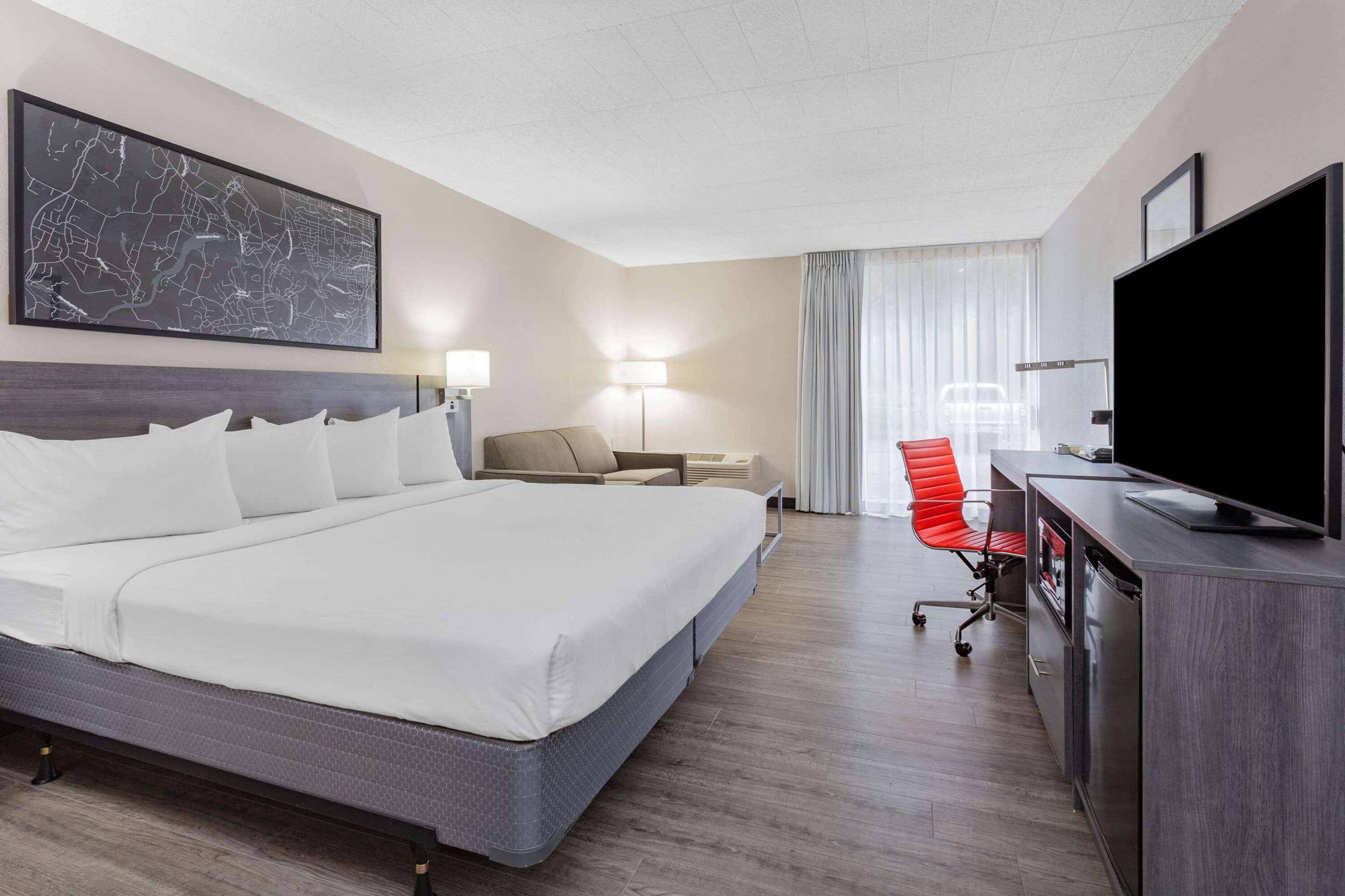 Ramada by Wyndham Hartford North / Bradley Airport - Windsor Locks - Bedroom