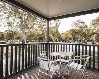Rainbow Beach Holiday Park - Rainbow Beach - Balcony