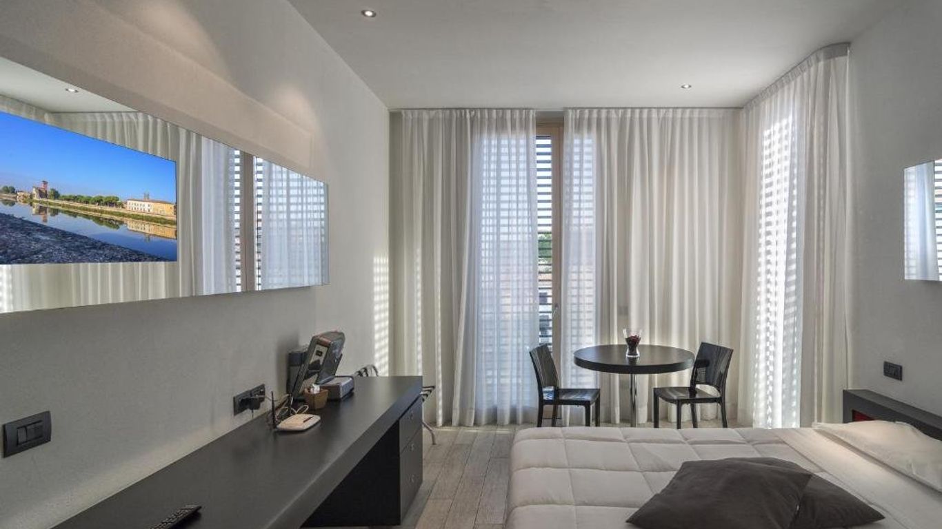 Blue Shades Aparthotel