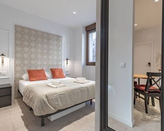 Modern Apartment close to City Centre - Valencia - Bedroom