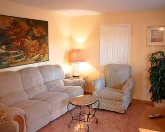 Lago Mar Motel And Apartments - לייק וורת' - סלון