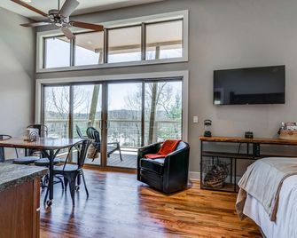 Pilot Cove Studio Cabin - Modern Luxury W/ Nature! - Pisgah Forest - Dining room