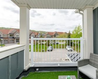 Exceptional 3 Bdrm Townhome - 4 Seasons Rental - Collingwood - Balcon