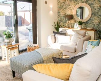 Forrester House - Whitchurch - Living room
