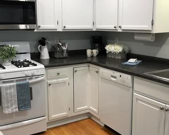 Great location in town ~ Comfortable two-bedroom upper - Batavia - Kitchen