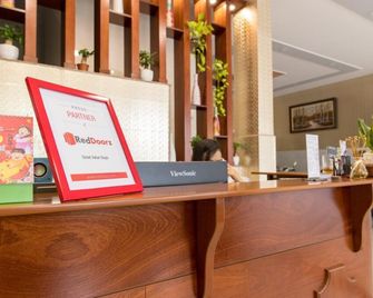 RedDoorz near Mien Tay Bus Station - Ciudad Ho Chi Minh - Recepción