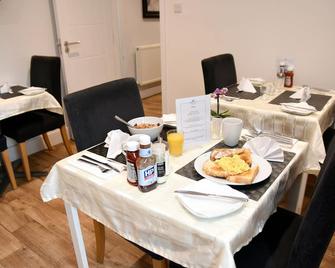 Apple Tree Place B&B - טדלי - חדר אוכל