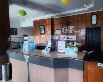 Hotel Grand Taufiq Tarakan - Tarakan - Front desk
