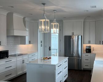 Smoke Free 2nd Row Beach Access Across The St 5 Bedrooms 5.5 Baths Elevator pool - Supply - Cocina