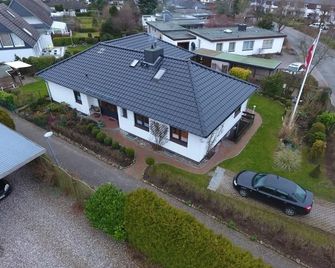 Apartment Johannssen - Apartment Altenholz, Shower, Toilet - Altenholz - Gebäude