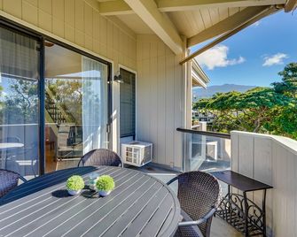 Top-Floor Kailua Bay Resort Condo w/ Ocean Views! - Kailua-Kona - Balcony