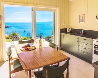 Incredible Bay Views - Kaiteriteri Bach - كايتريتري - غرفة طعام