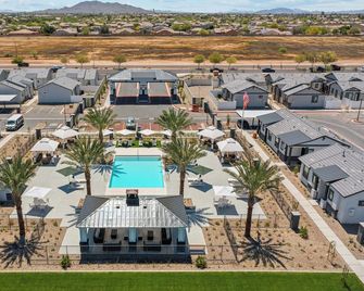 Sunny Contemporary Home With Pool Bbq - Casa Grande