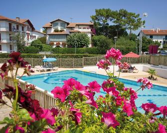 هوتل ريزيدونس فاكونس بلو أورهويتزا - إنداي - حوض السباحة