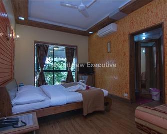 Mount View Executive - Panchgani - Bedroom