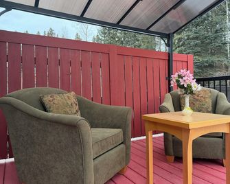 Bright 3BR Upper Suit, 23 min to Jasper NP - Hinton - Balkon