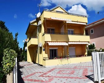 Iva Apartmani - Tribunj - Gebäude