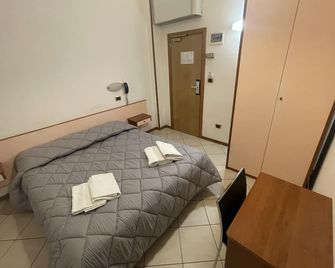Hotel Manola - Rimini - Makuuhuone