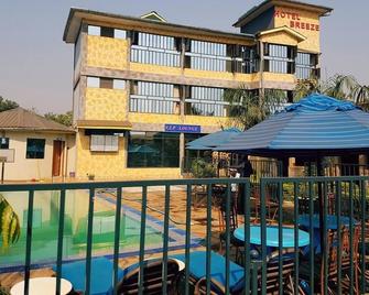 The Breez Hotel - Busia - Pool