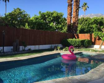 New, Modern, Family Friendly Palm Springs Oasis of Luxury! - Palm Springs - Pool