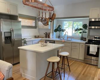 Hollywood Oasis - Los Angeles - Kitchen